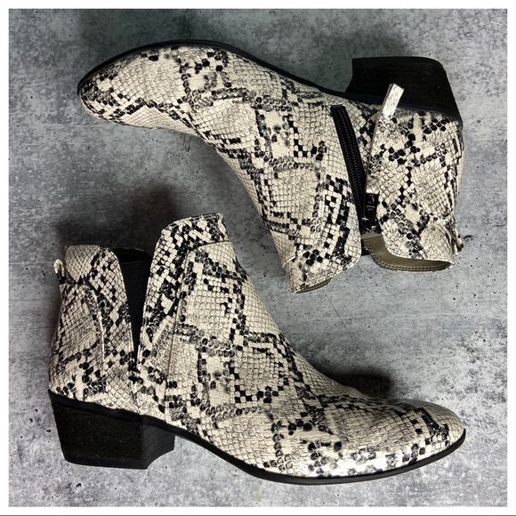 Circus Sam Edelman Pipper Snake Pattern Ankle Bootie - Picture 4 of 8